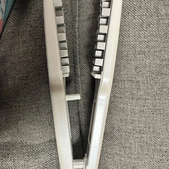 White Hair Volumizing Iron - Picture 7 of 8